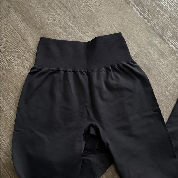 Gymshark Midnight Black High-Waisted Leggings - Picture 3 of 3